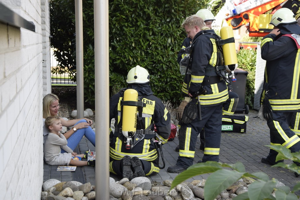 Dachstuhlbrand Koeln Poll Geislarerstr P382.JPG - Miklos Laubert